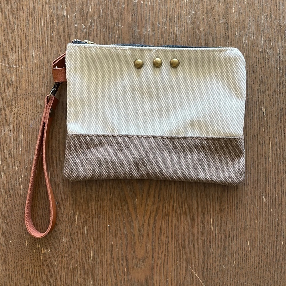 pretty simple wristlet / brand new